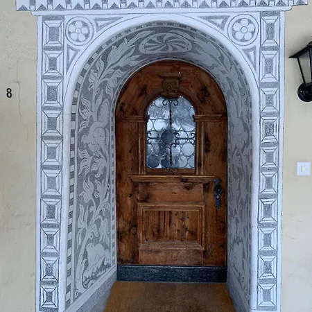 Mit Blick Auf Den Gotschna Клостерс